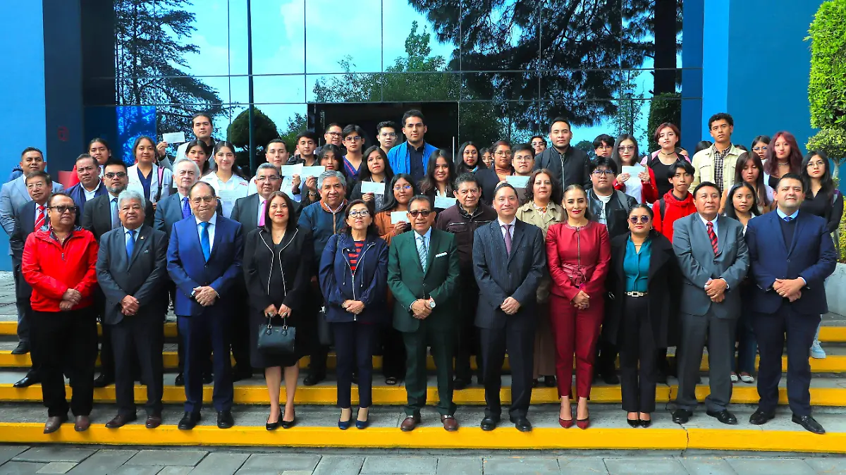 20 Reciben 3,416 estudiantes de la UATx beca institucional (1)